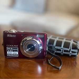 Nikon COOLPIX L22 12.0MP Digital Camera Red + 1GB SD Card